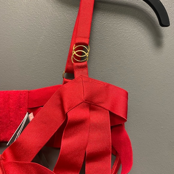 Victoria’s Secret Red Unlined Strappy Banded Demi Bra 36DD - Picture 6 of 12